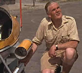 q1 Q, spilt av Desmond Llewelyn