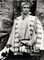 queenmary Timothy Dalton i Queen Mary, Queen of Scots