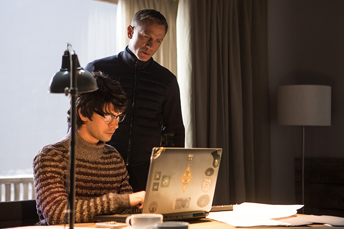 Q (Ben Whishaw) og James Bond i Spectre (2015)